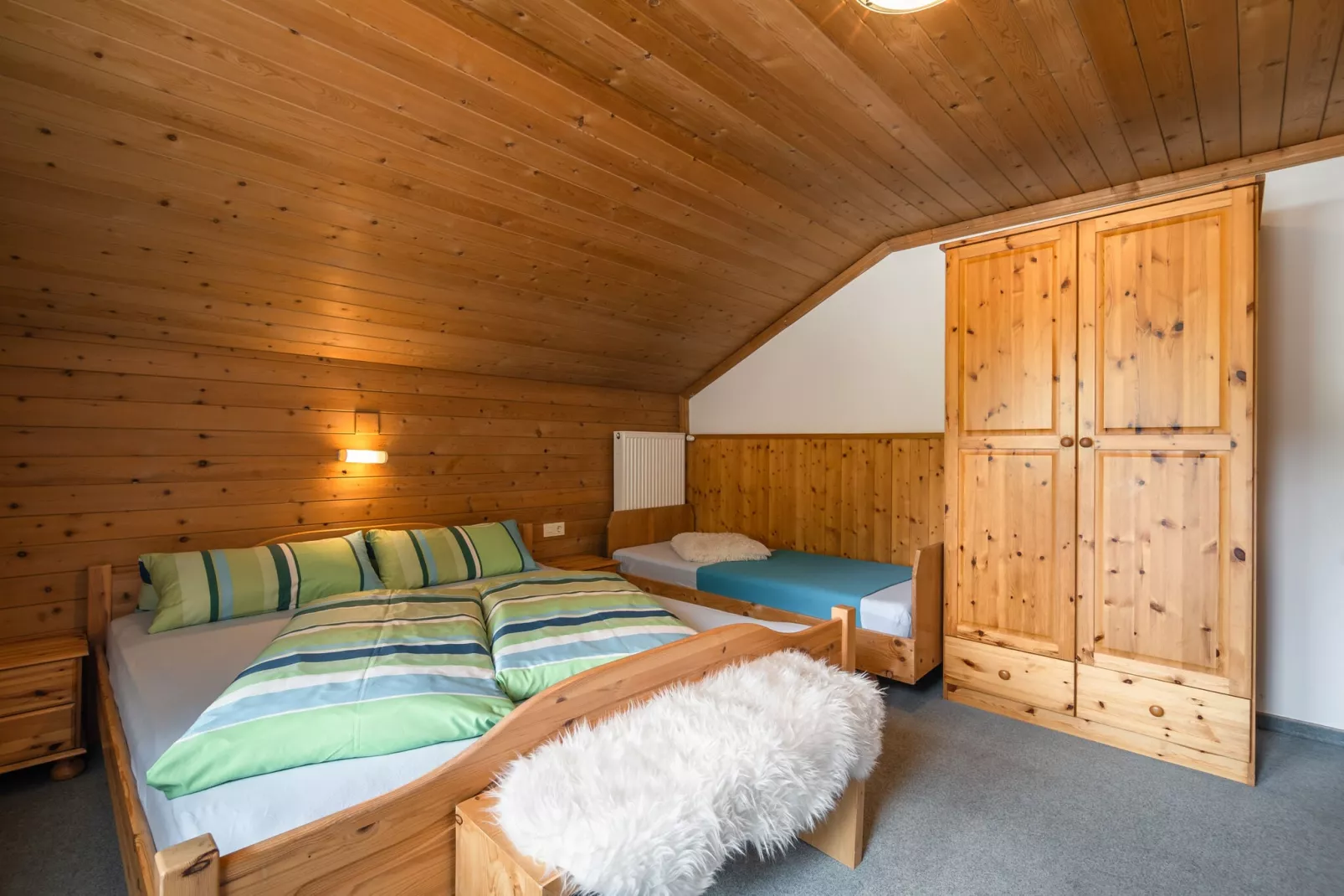 Mooi appartement in Zell am Ziller vlak bij de skibussen-Slaapkamer
