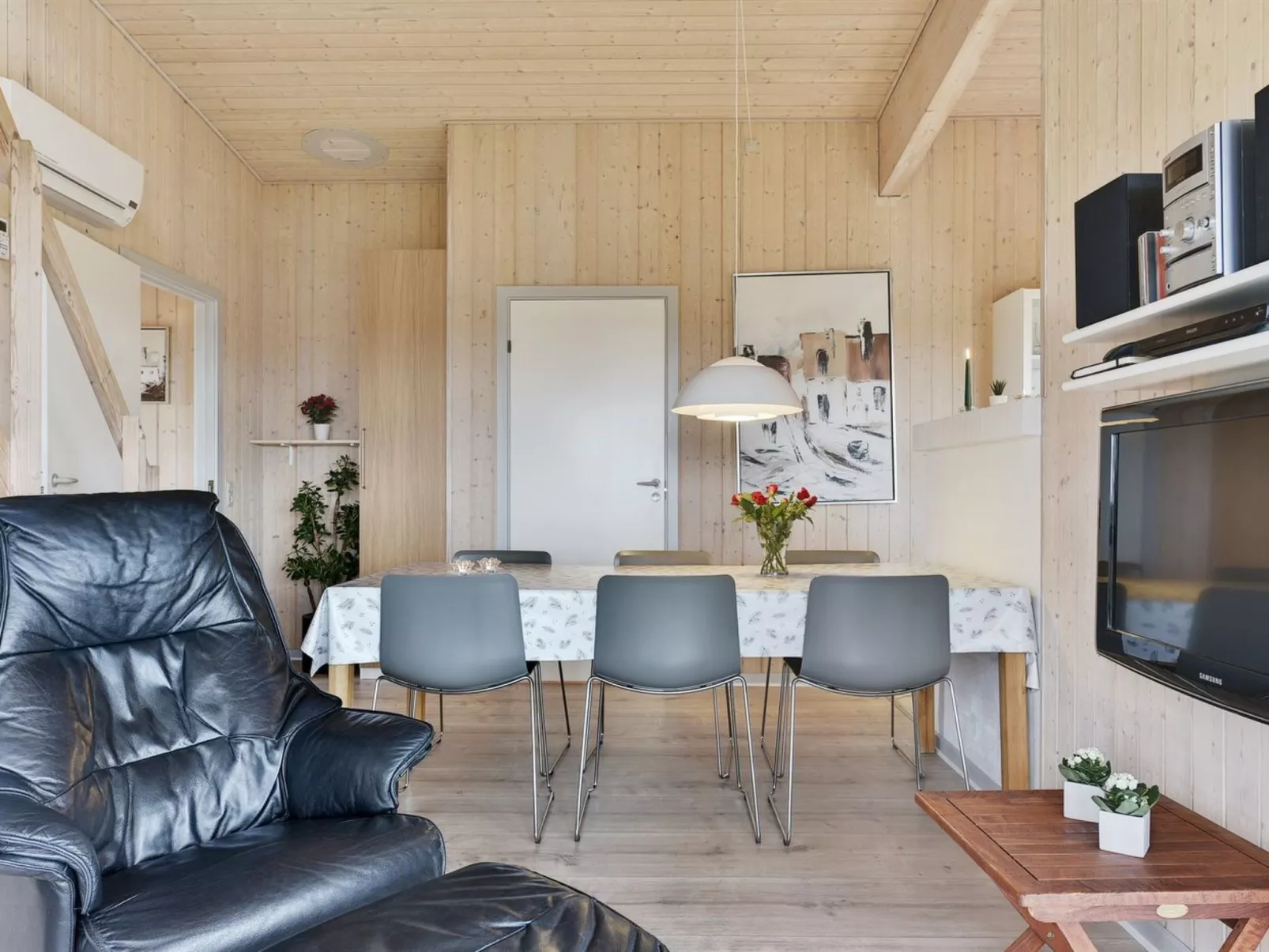 "Trinka" - 500m from the sea-Binnen