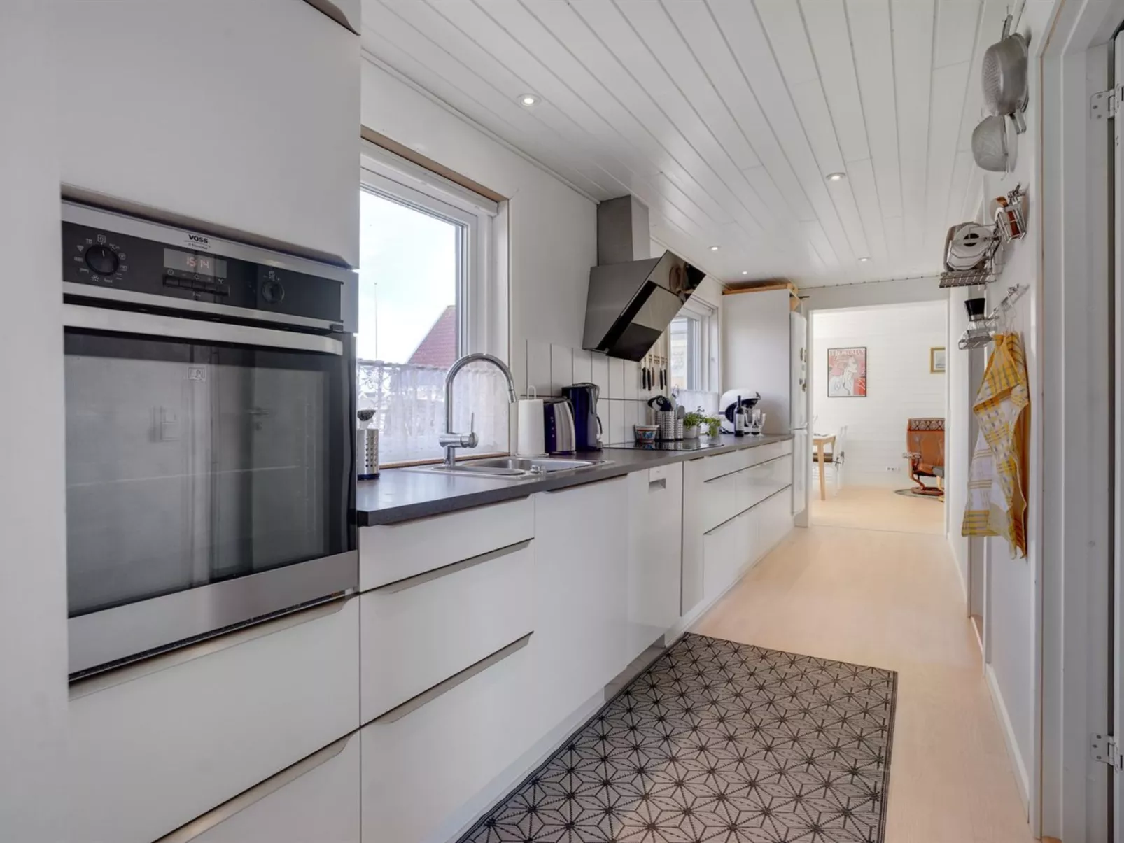 "Fredrikke" - 50m from the sea-Binnen