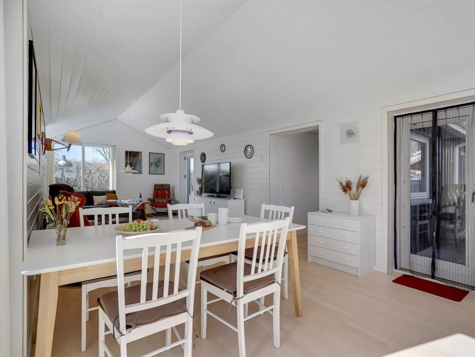 "Fredrikke" - 50m from the sea-Binnen
