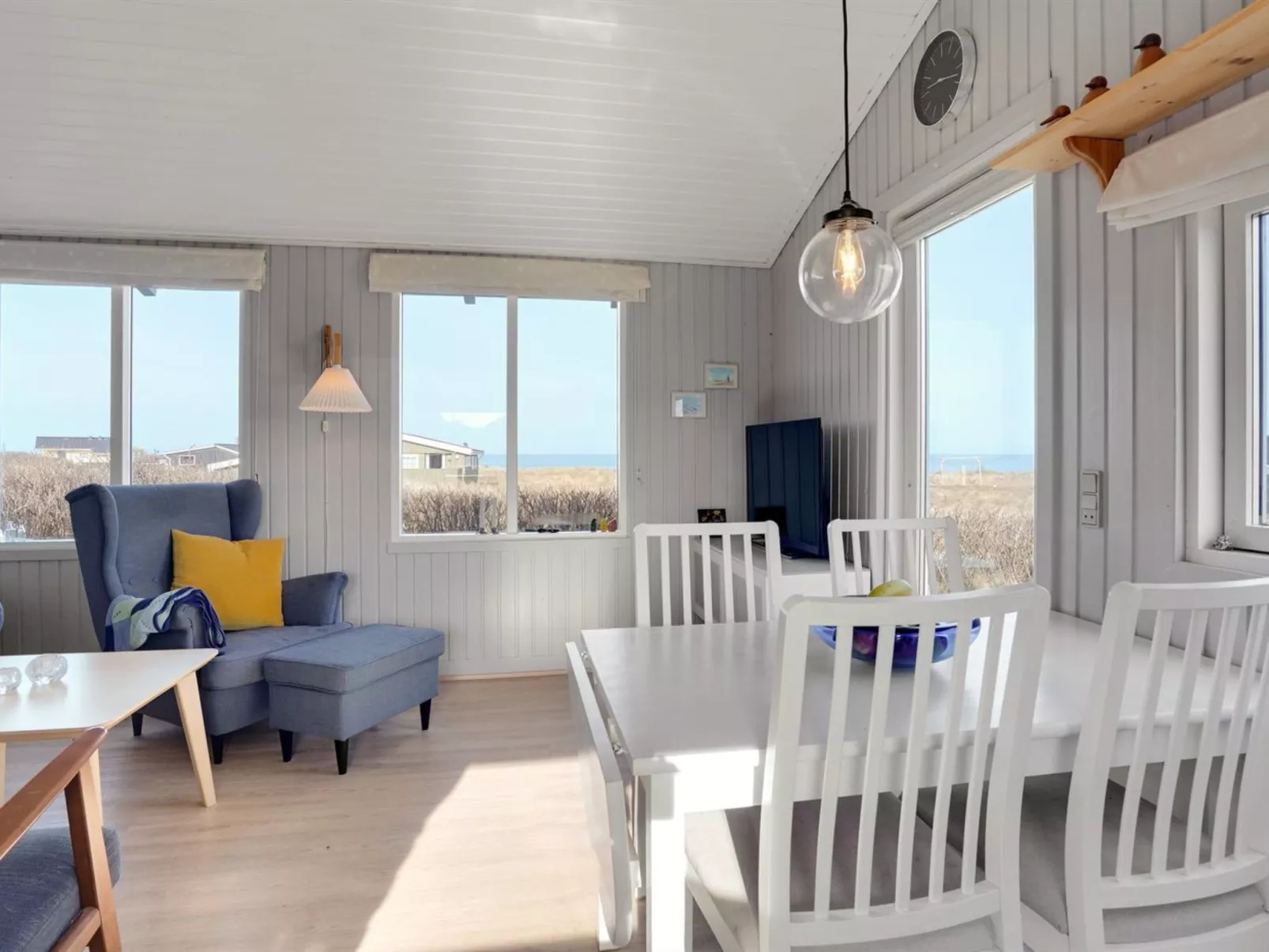"Jace" - 75m from the sea-Binnen
