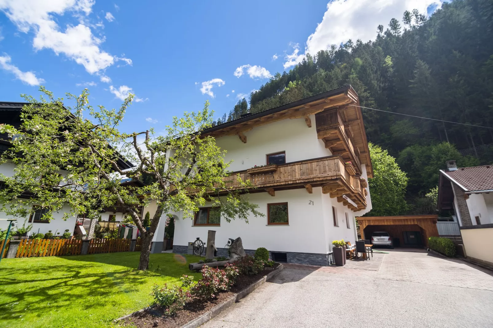 Mooi appartement in Zell am Ziller vlak bij de skibussen-Buitenkant zomer