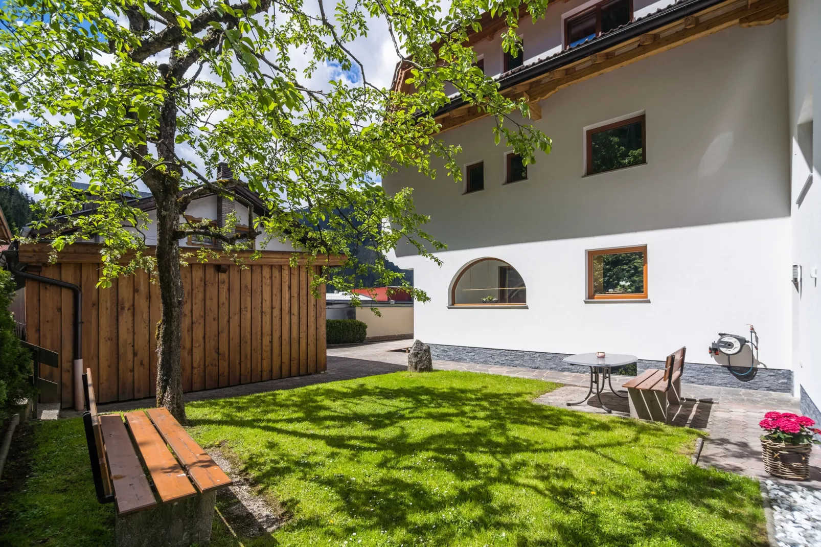 Mooi appartement in Zell am Ziller vlak bij de skibussen-Tuinen zomer