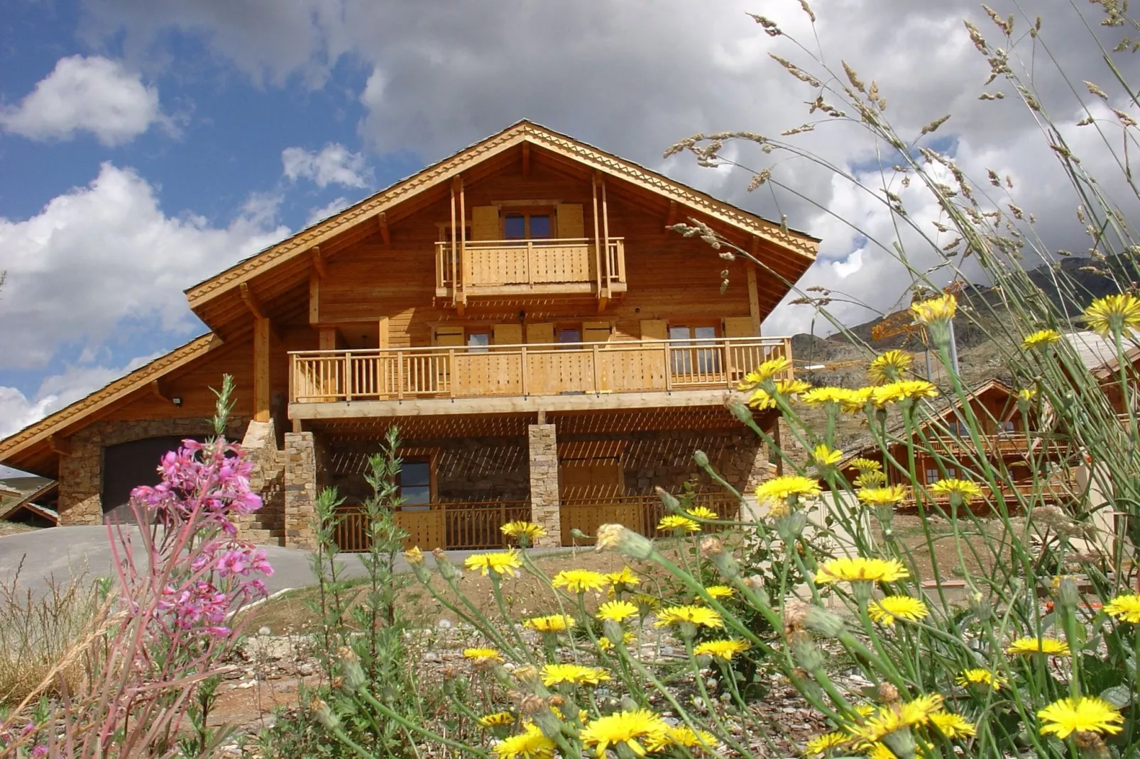 Les Chalets de l'Altiport 5-Buitenkant zomer