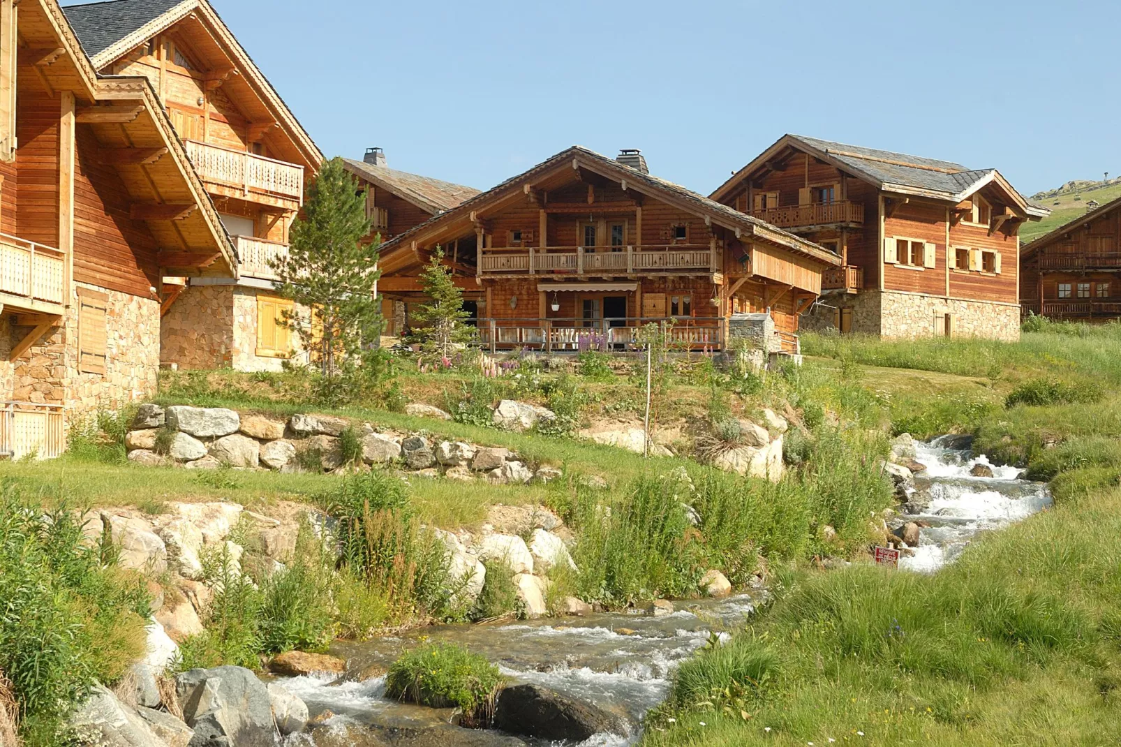 Les Chalets de l'Altiport 5-Buitenkant zomer