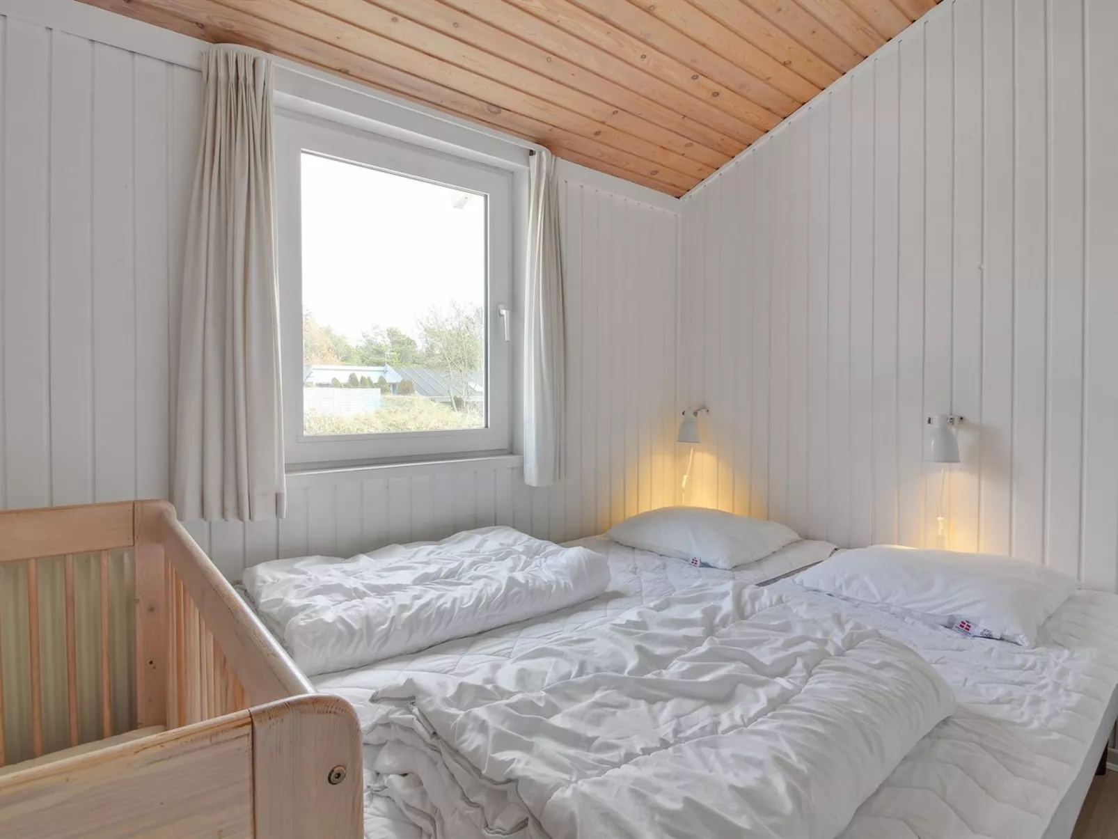 "Marlie" - 600m from the sea-Binnen
