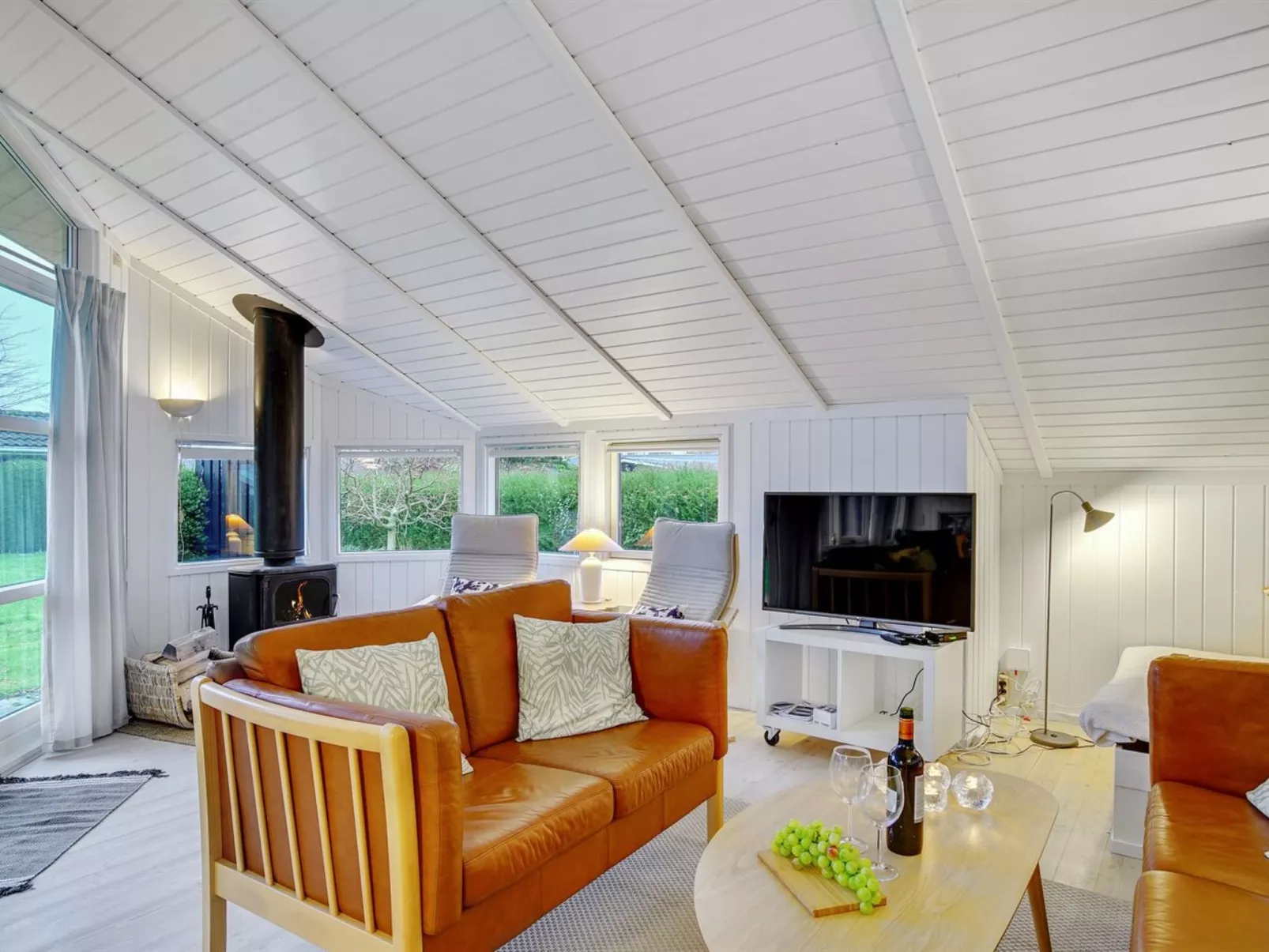 "Eivor" - 500m from the sea-Binnen