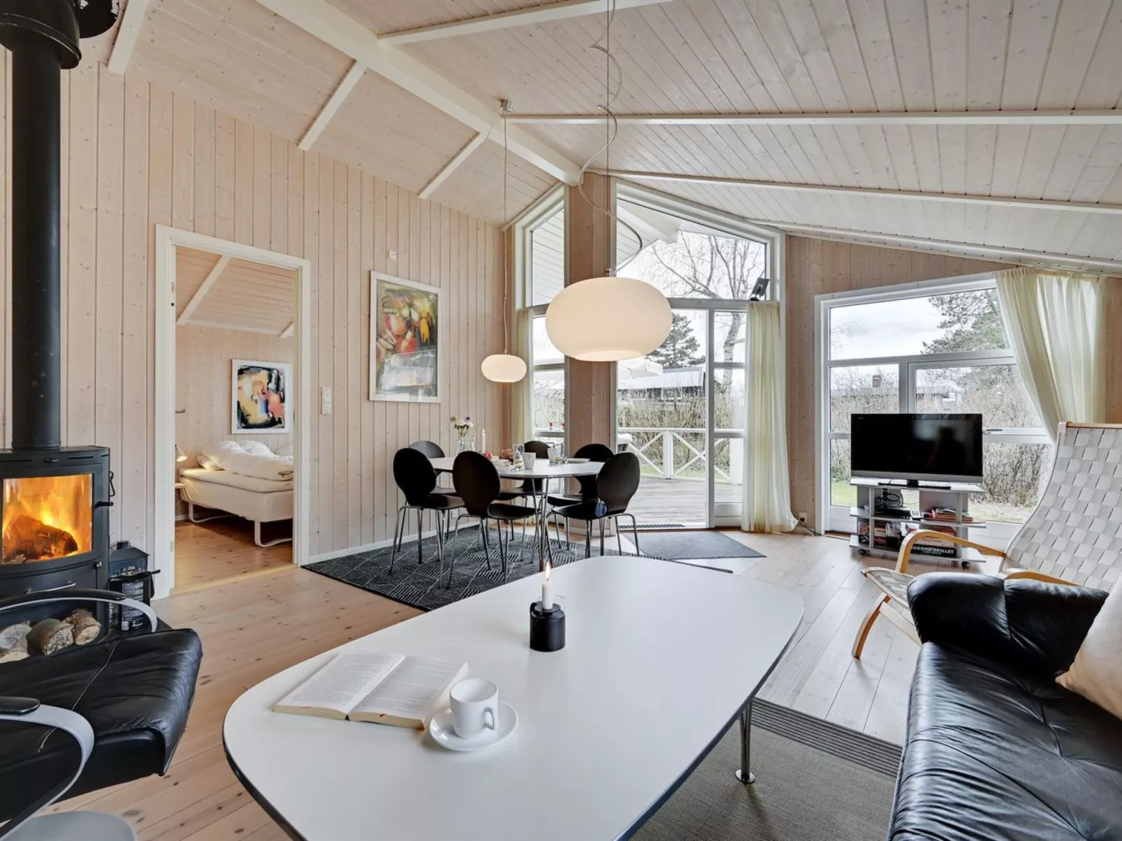 "Sitka" - 250m from the sea-Binnen