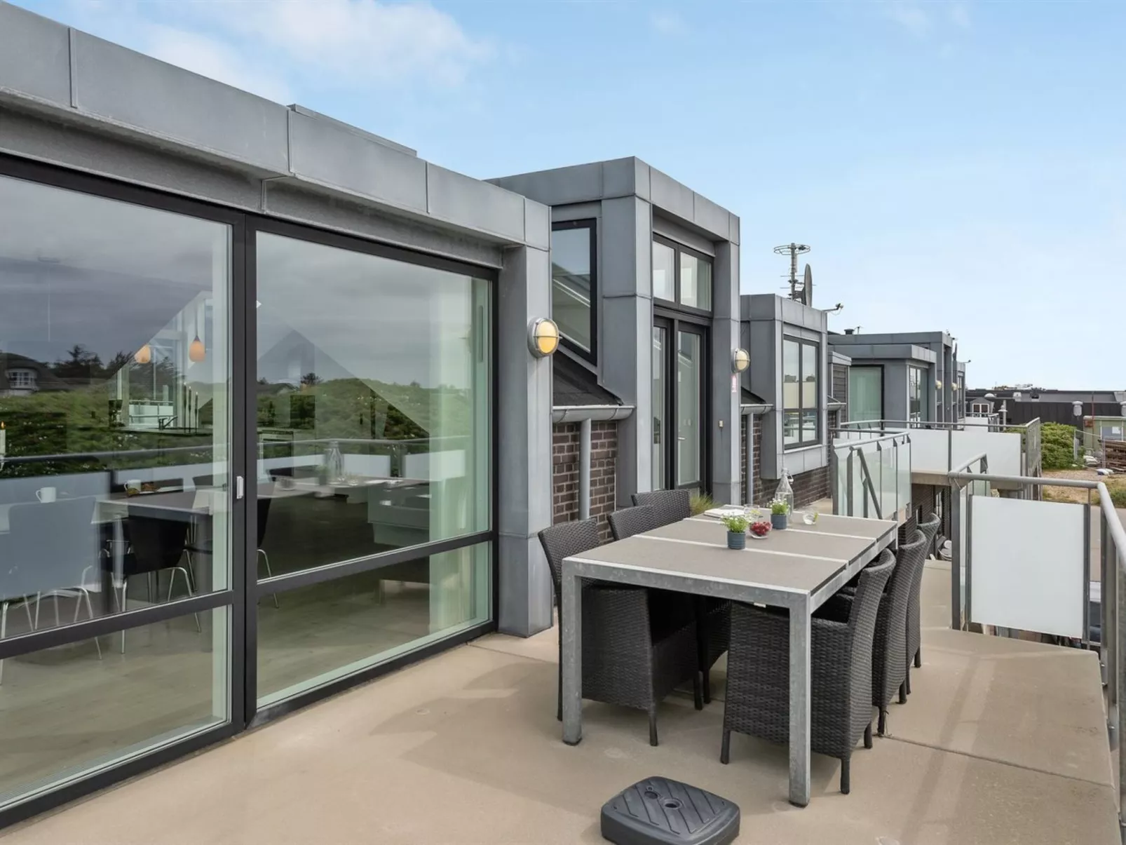 "Anneka" - 200m from the sea-Buiten