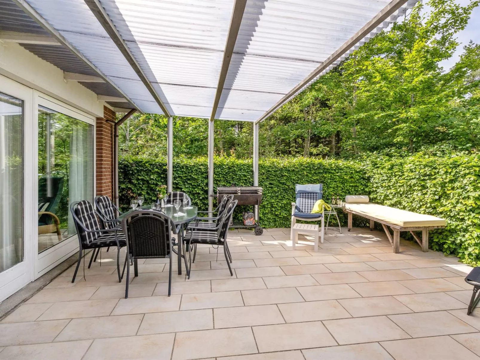 "Tinnie" - 2.9km from the sea-Buiten