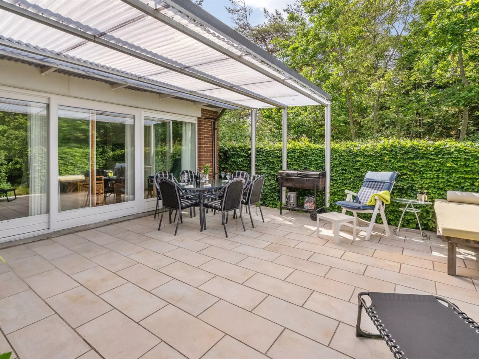 "Tinnie" - 2.9km from the sea-Buiten