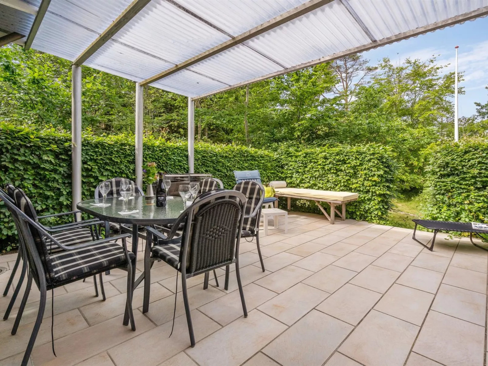 "Tinnie" - 2.9km from the sea-Buiten