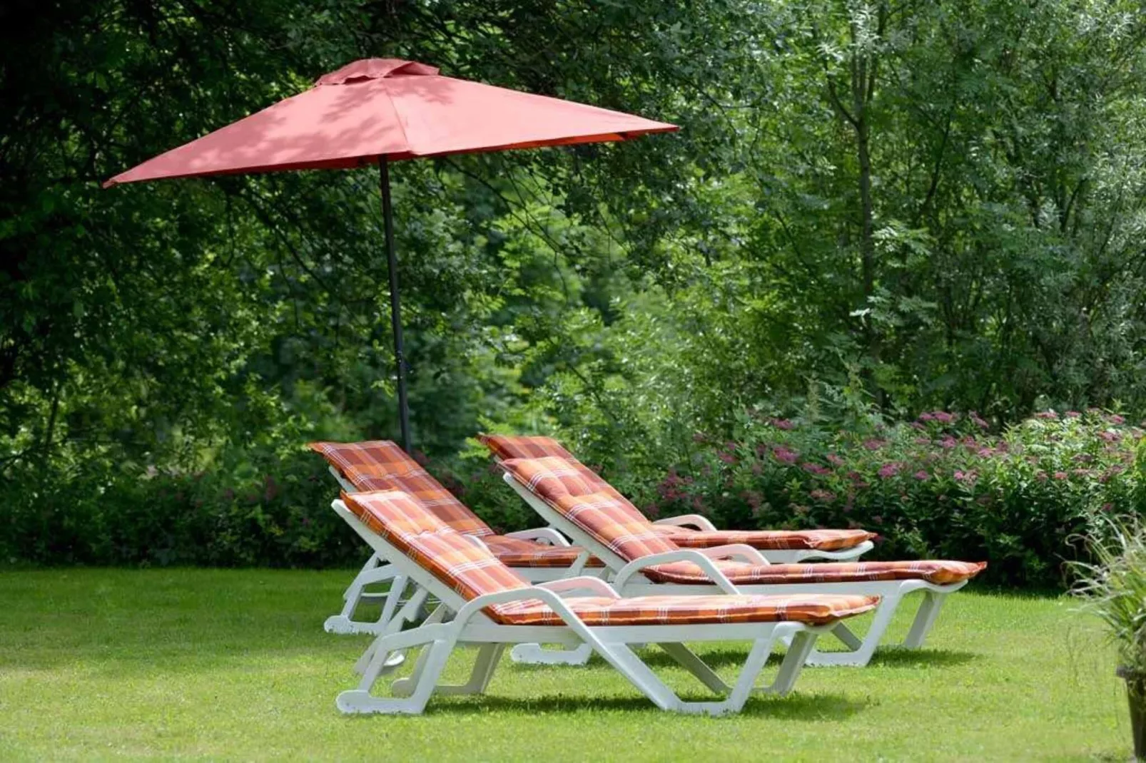 See Chalet Ticklhof-Tuinen zomer