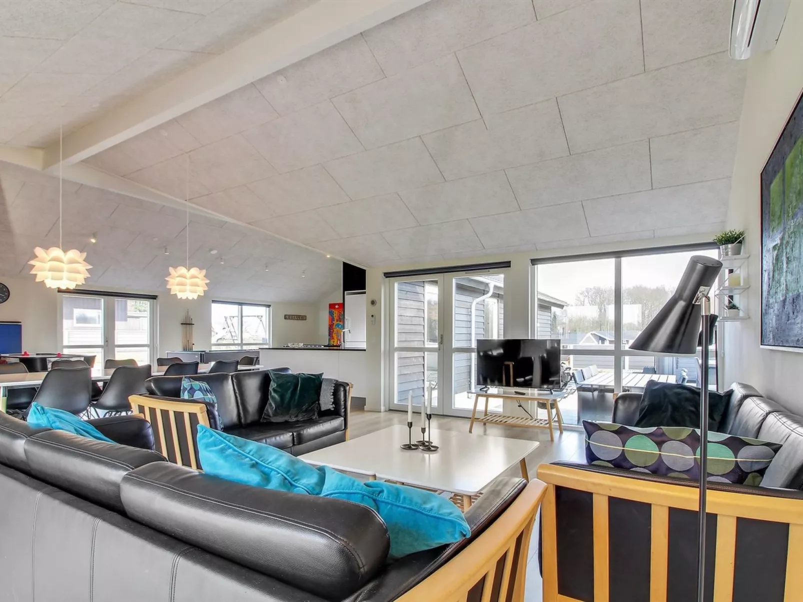 "Yakari" - 300m from the sea-Binnen