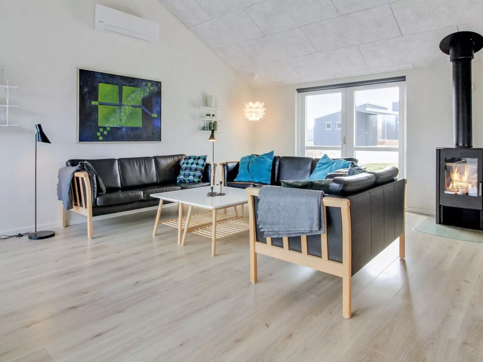 "Yakari" - 300m from the sea-Binnen