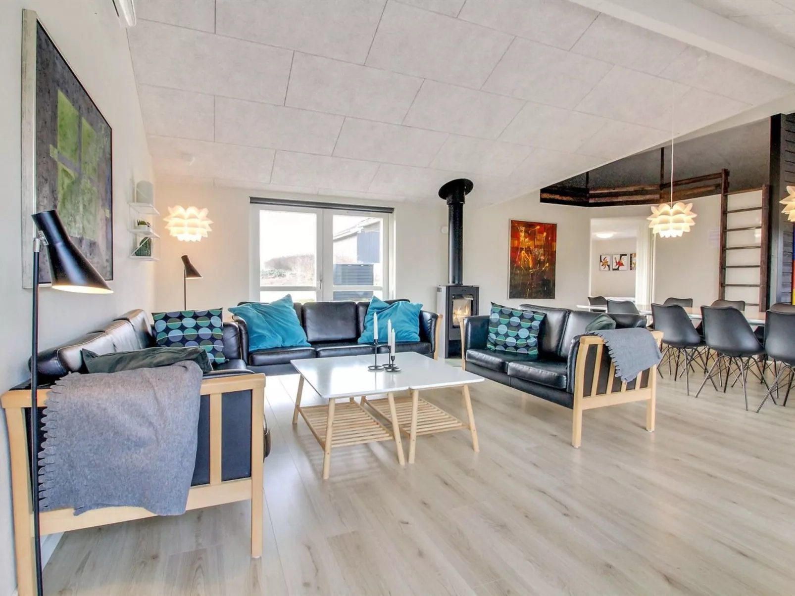 "Yakari" - 300m from the sea-Binnen