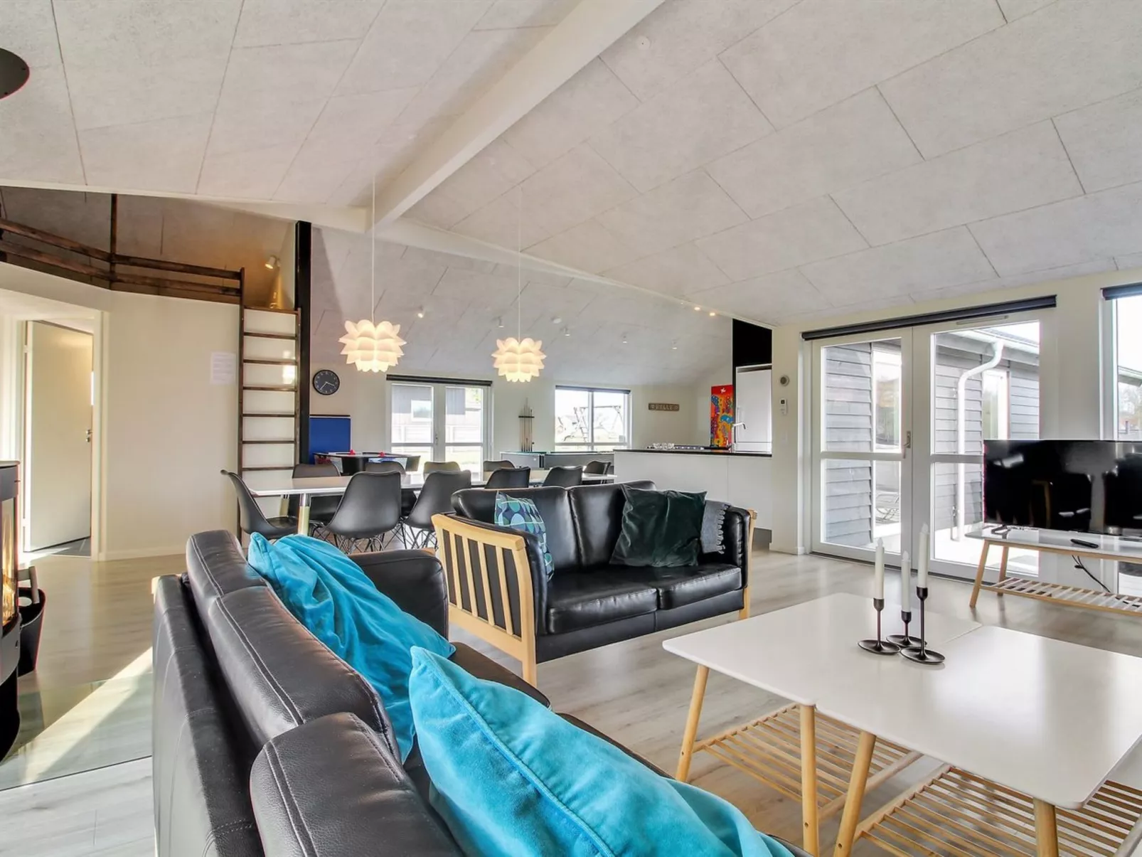 "Yakari" - 300m from the sea-Binnen