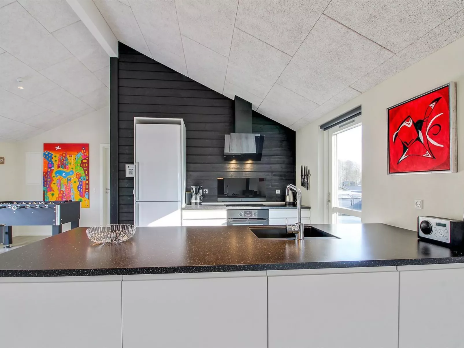 "Yakari" - 300m from the sea-Binnen