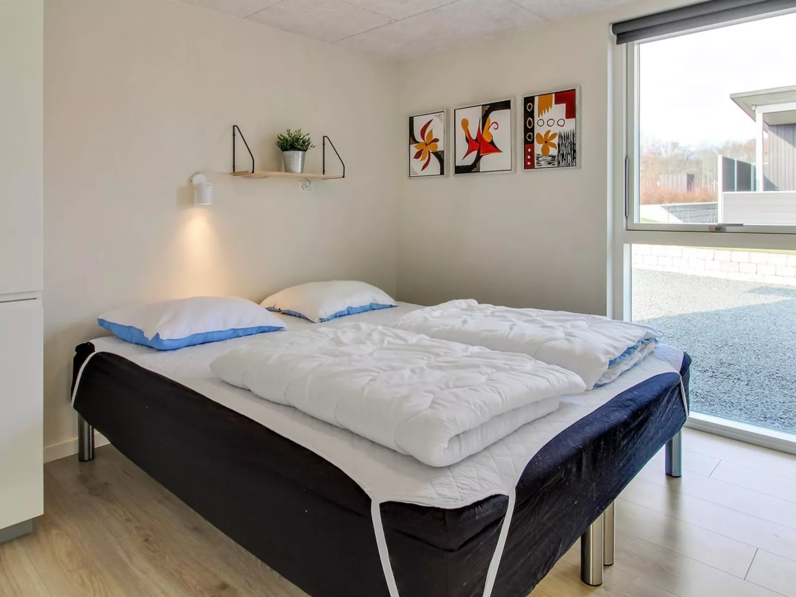 "Yakari" - 300m from the sea-Binnen