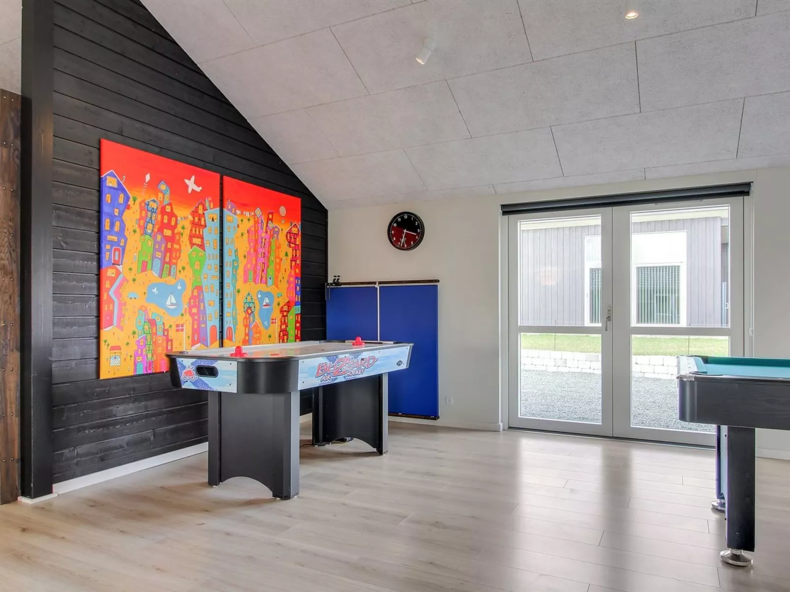 "Yakari" - 300m from the sea-Binnen