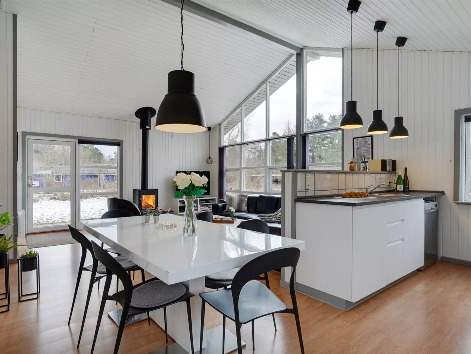 "Aiden" - 300m from the sea-Binnen