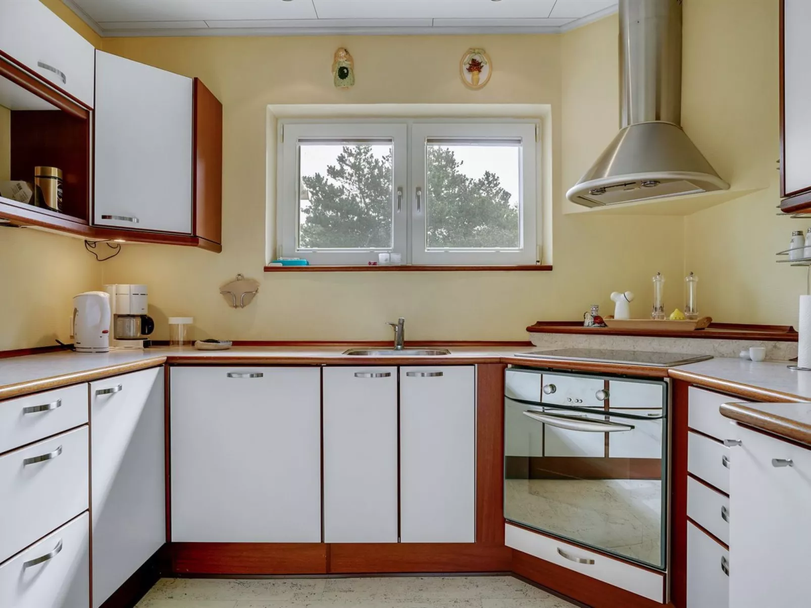 "Gwen" - 2.7km from the sea-Binnen