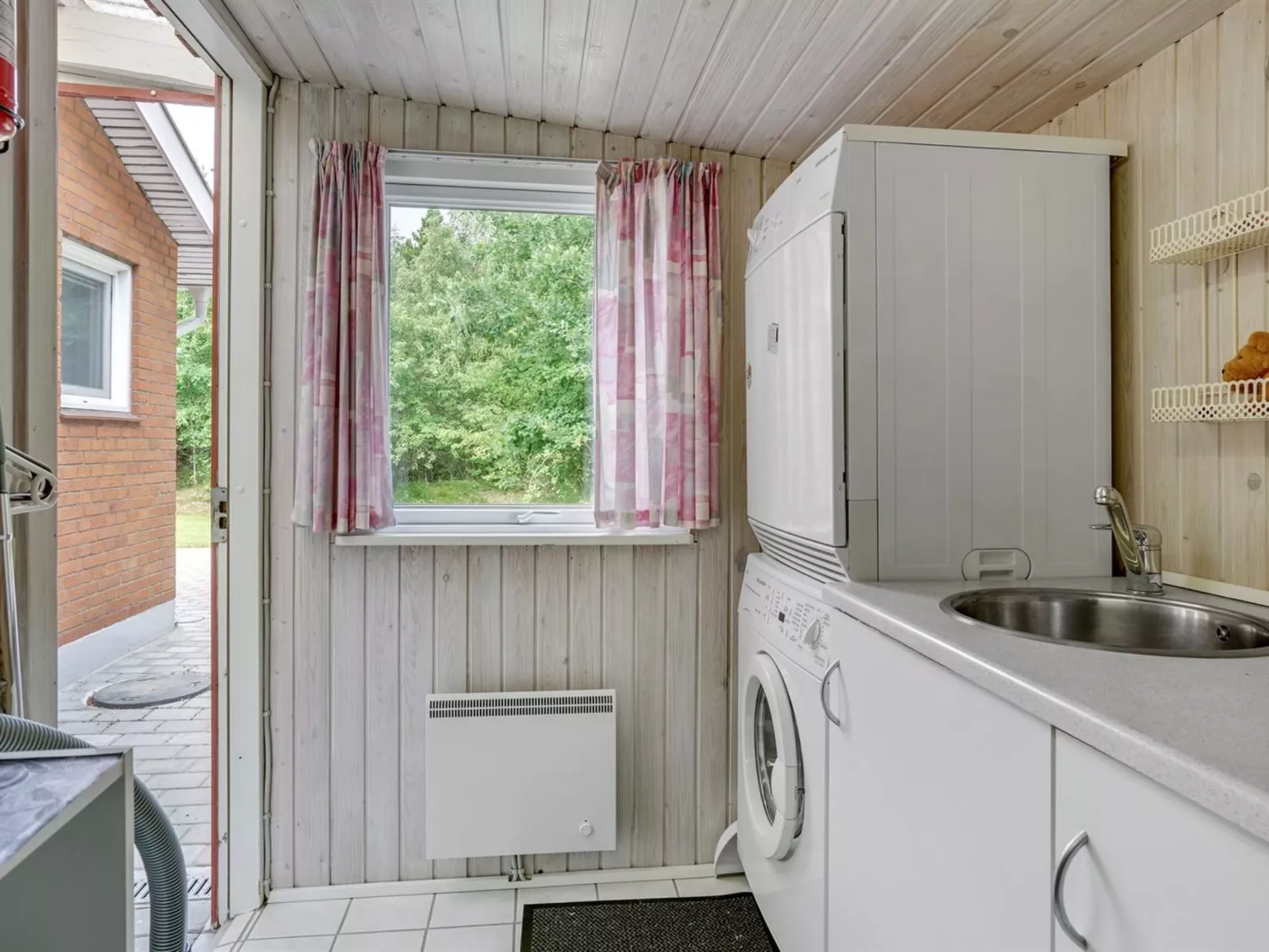 "Gwen" - 2.7km from the sea-Binnen