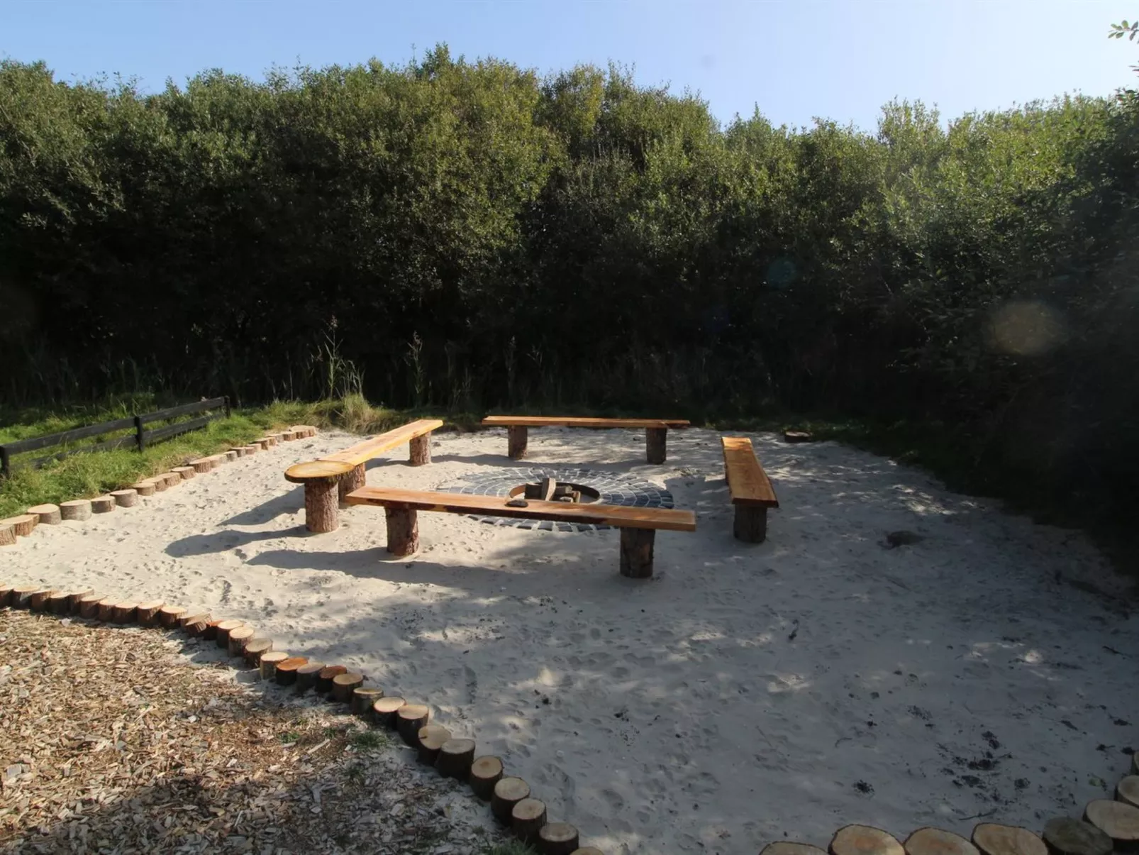 "Julie" - 1.5km from the sea-Buiten