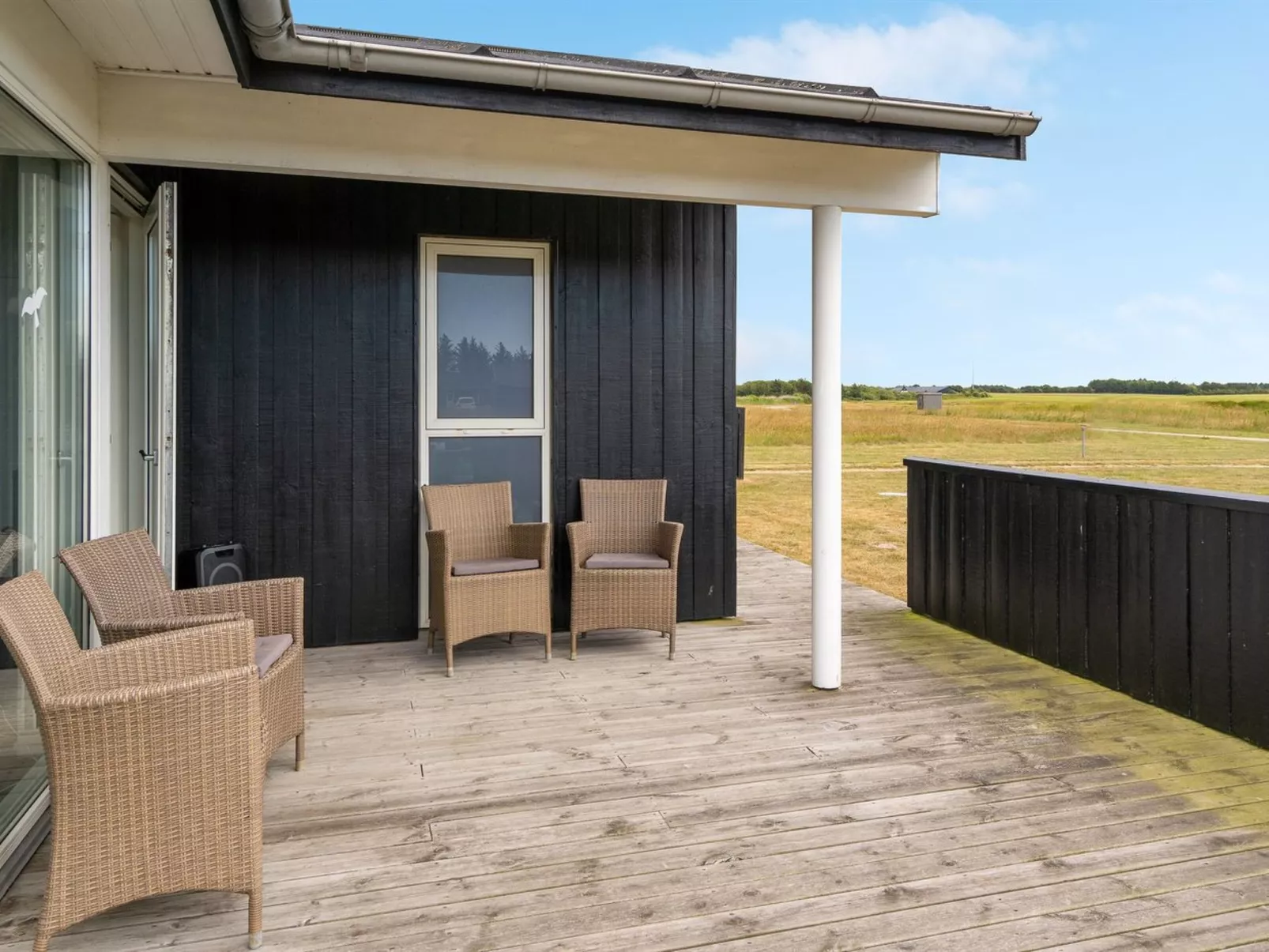 "Meino" - 1.4km from the sea-Buiten