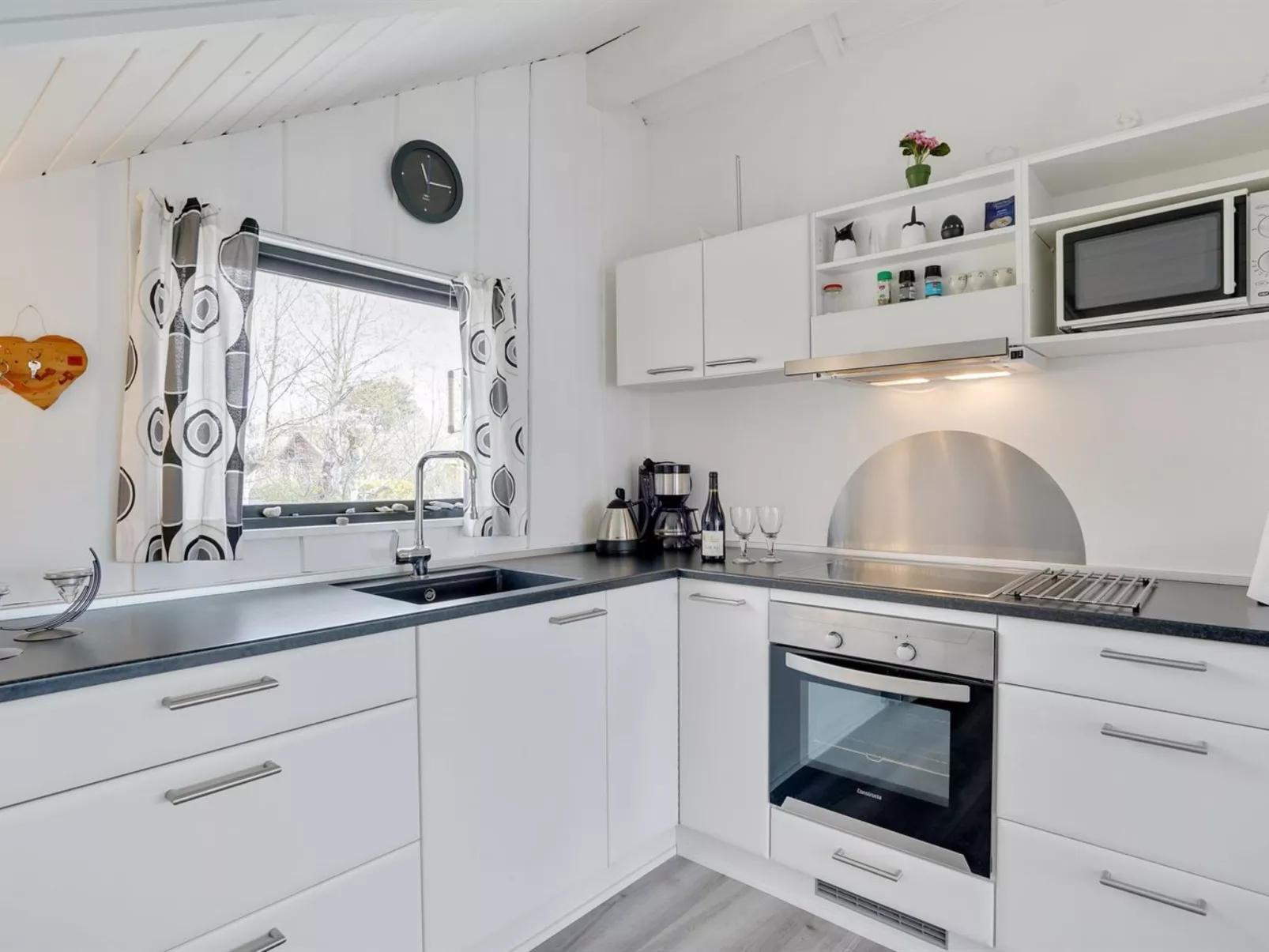 "Roderich" - 400m from the sea-Binnen
