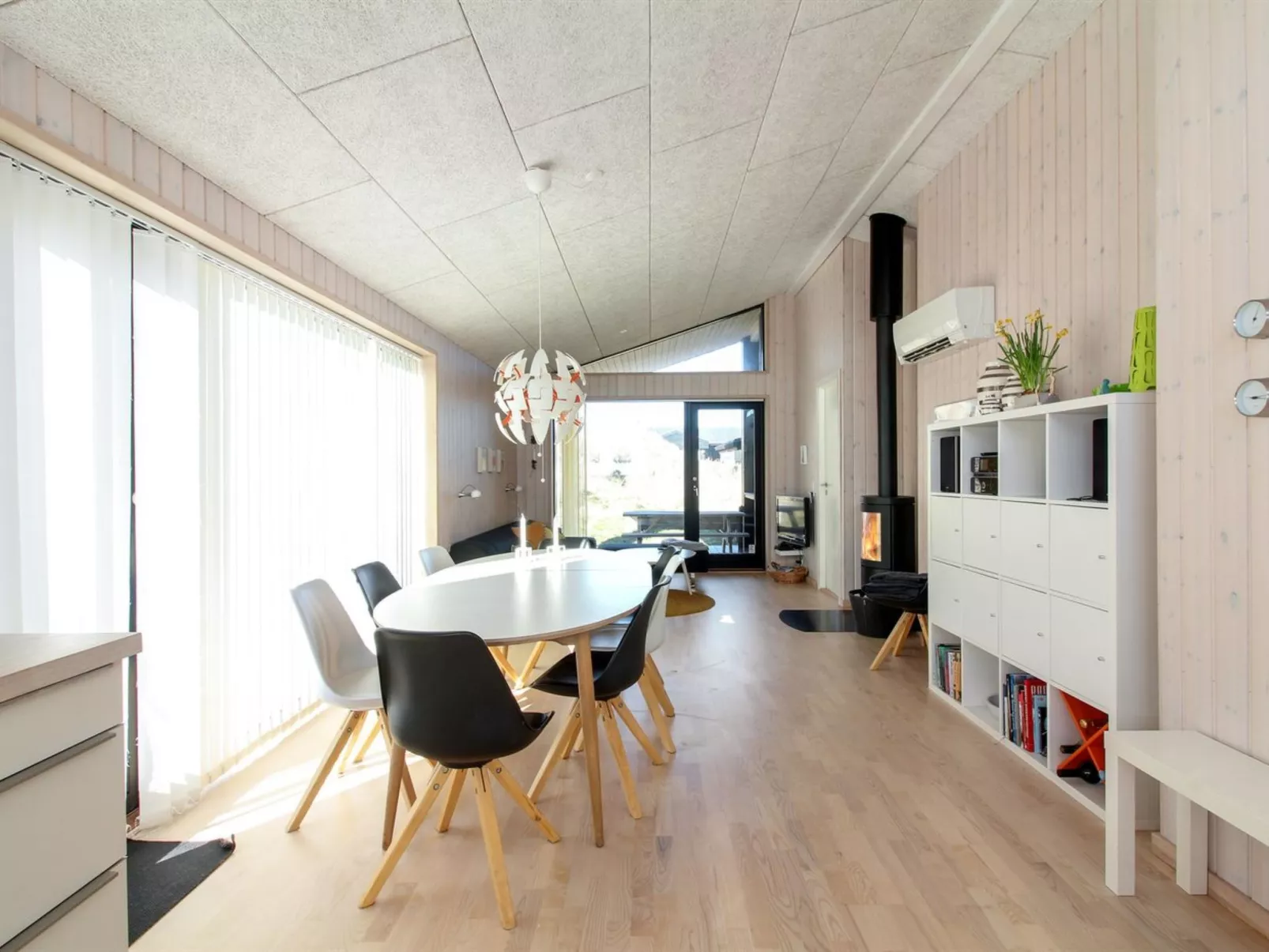 "Mikkel" - 300m from the sea-Binnen