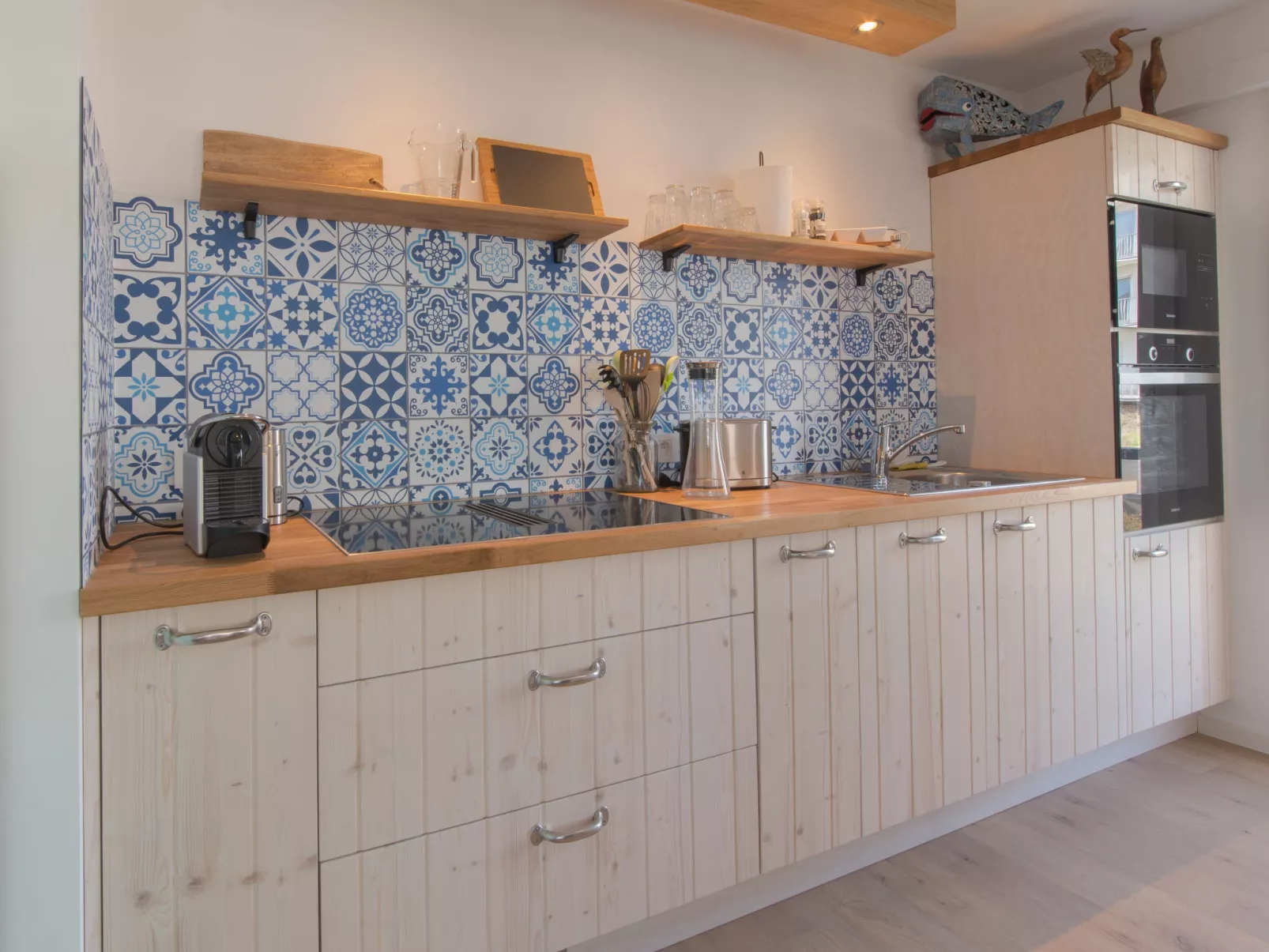 Charlie stylish apartment near beach-Binnen