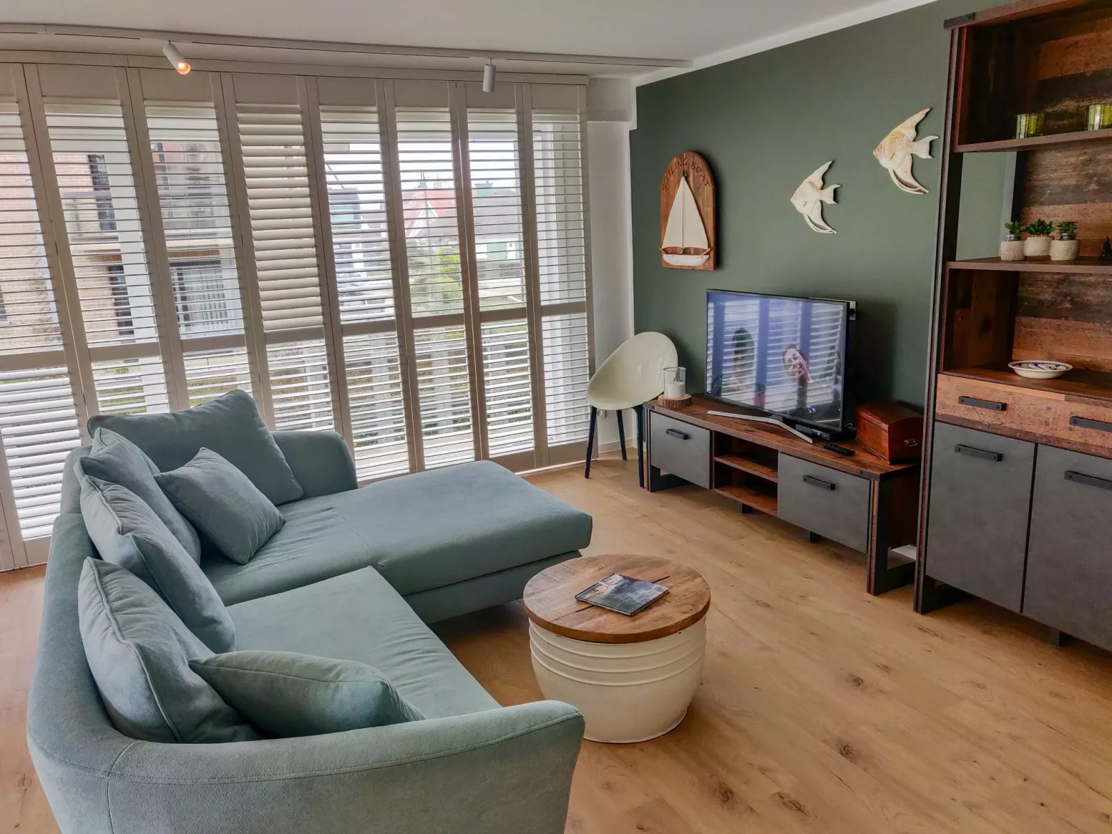 Charlie stylish apartment near beach-Binnen