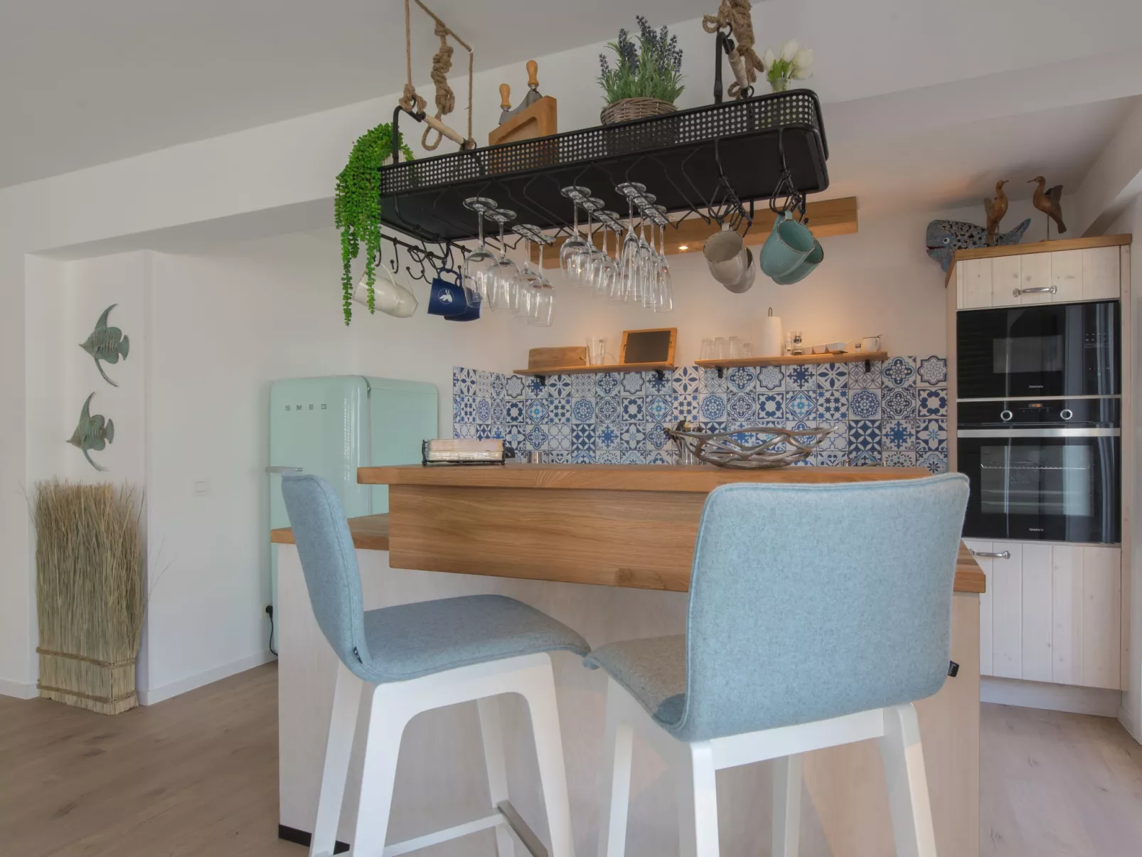 Charlie stylish apartment near beach-Binnen