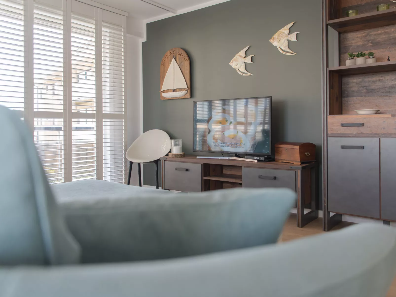 Charlie stylish apartment near beach-Binnen
