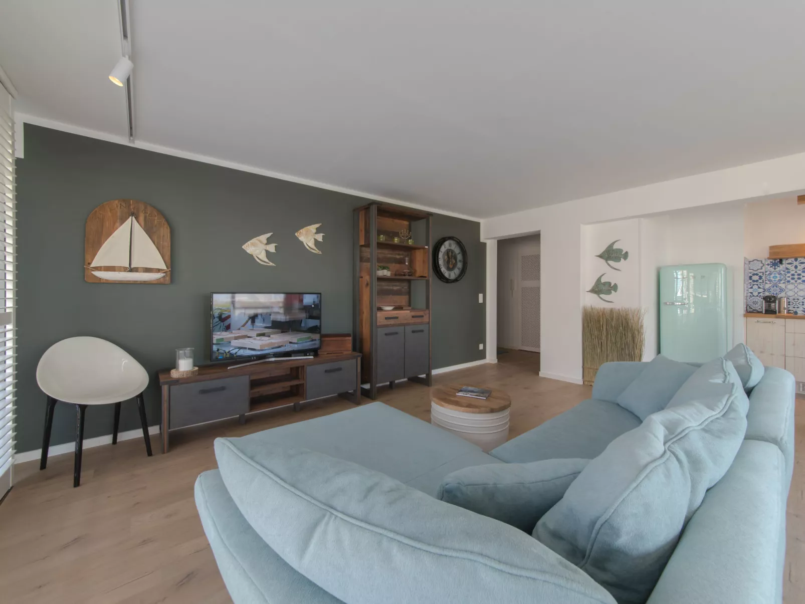 Charlie stylish apartment near beach-Binnen