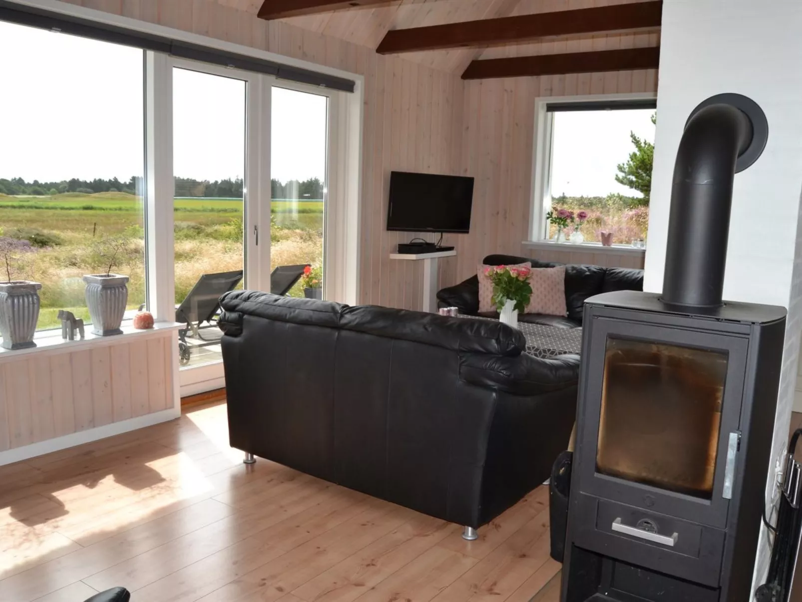 "Clare" - 4km from the sea-Binnen