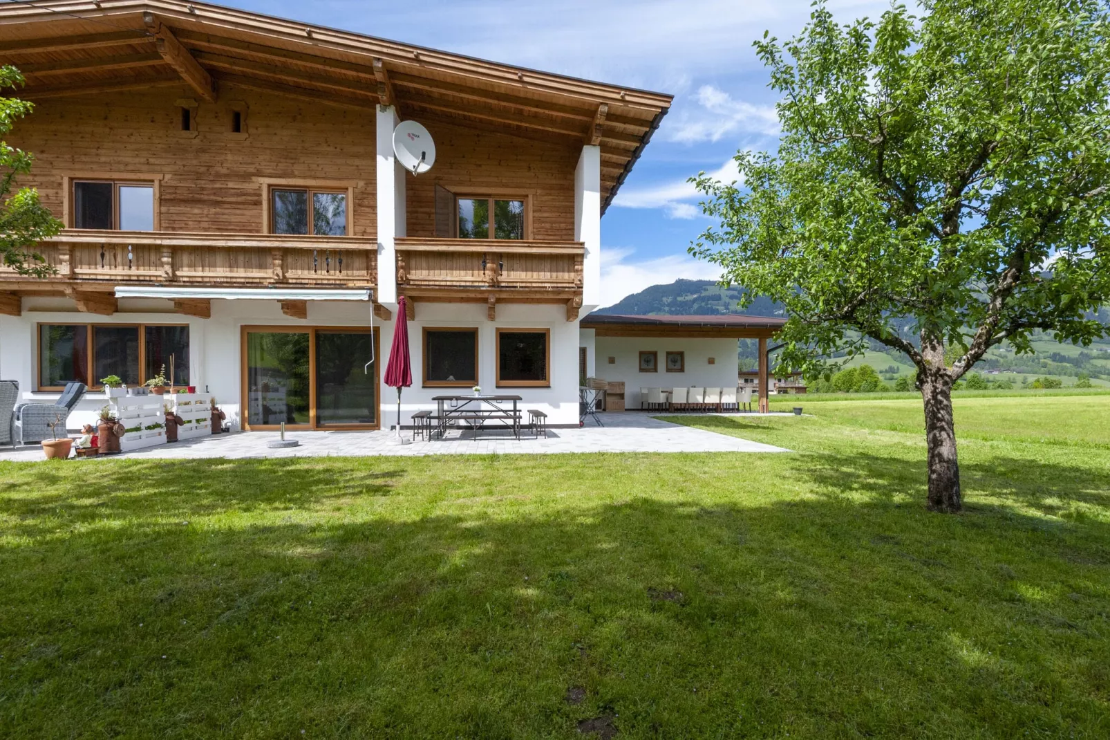 Gästehaus Flatscher-Buitenkant zomer