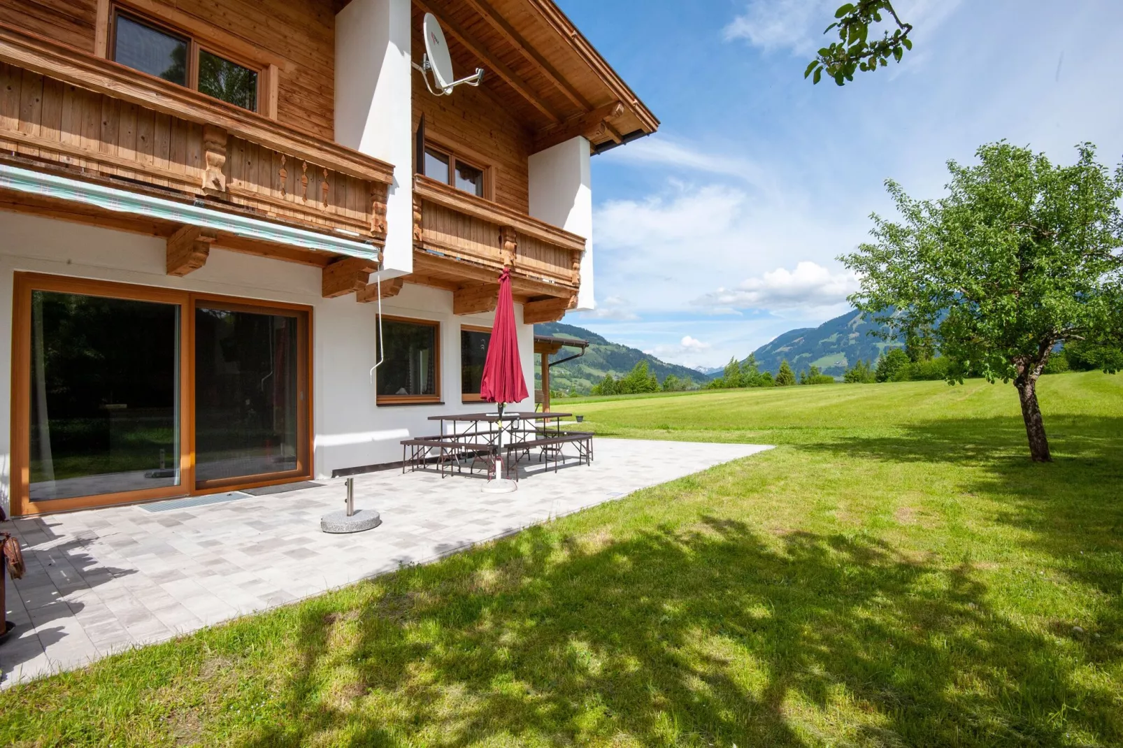 Gästehaus Flatscher-Tuinen zomer