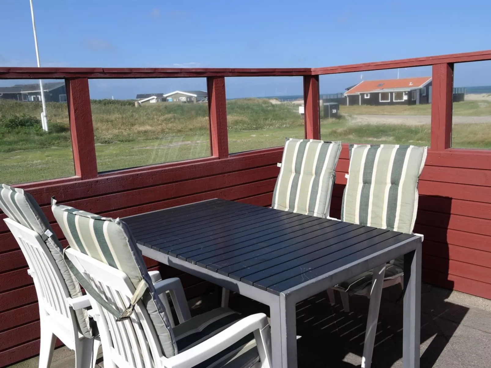 "Helgard" - 85m from the sea-Buiten