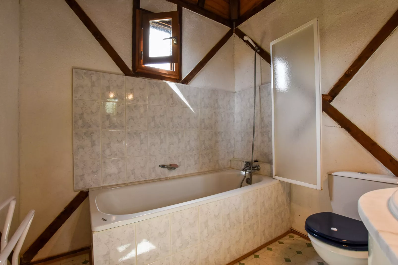 Belle maison lotoise-Badkamer