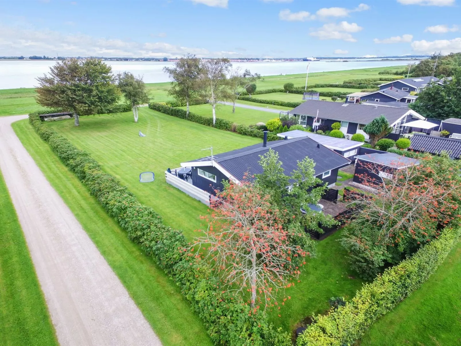 "Ilya" - 90m to the inlet-Buiten