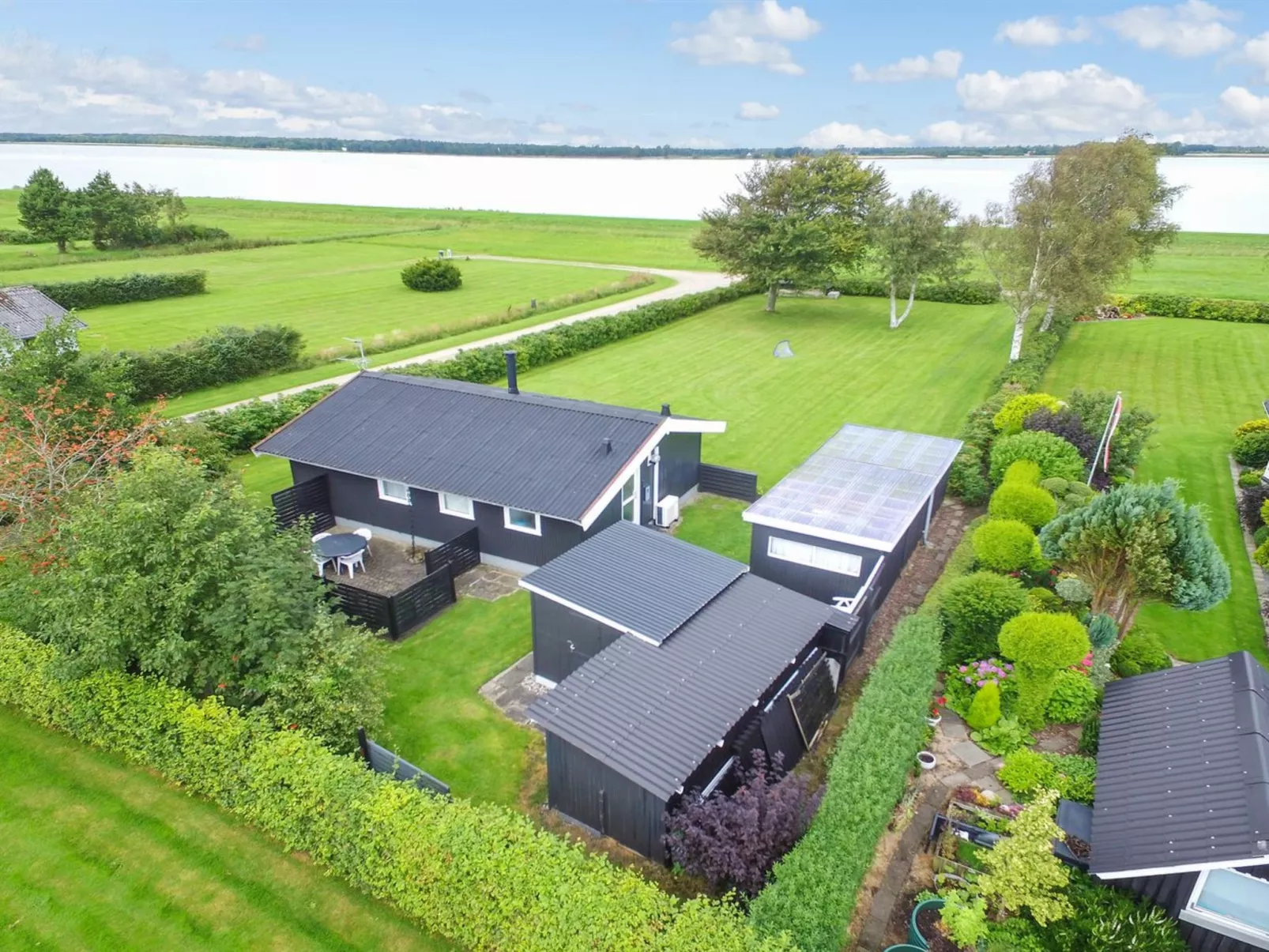 "Ilya" - 90m to the inlet-Buiten