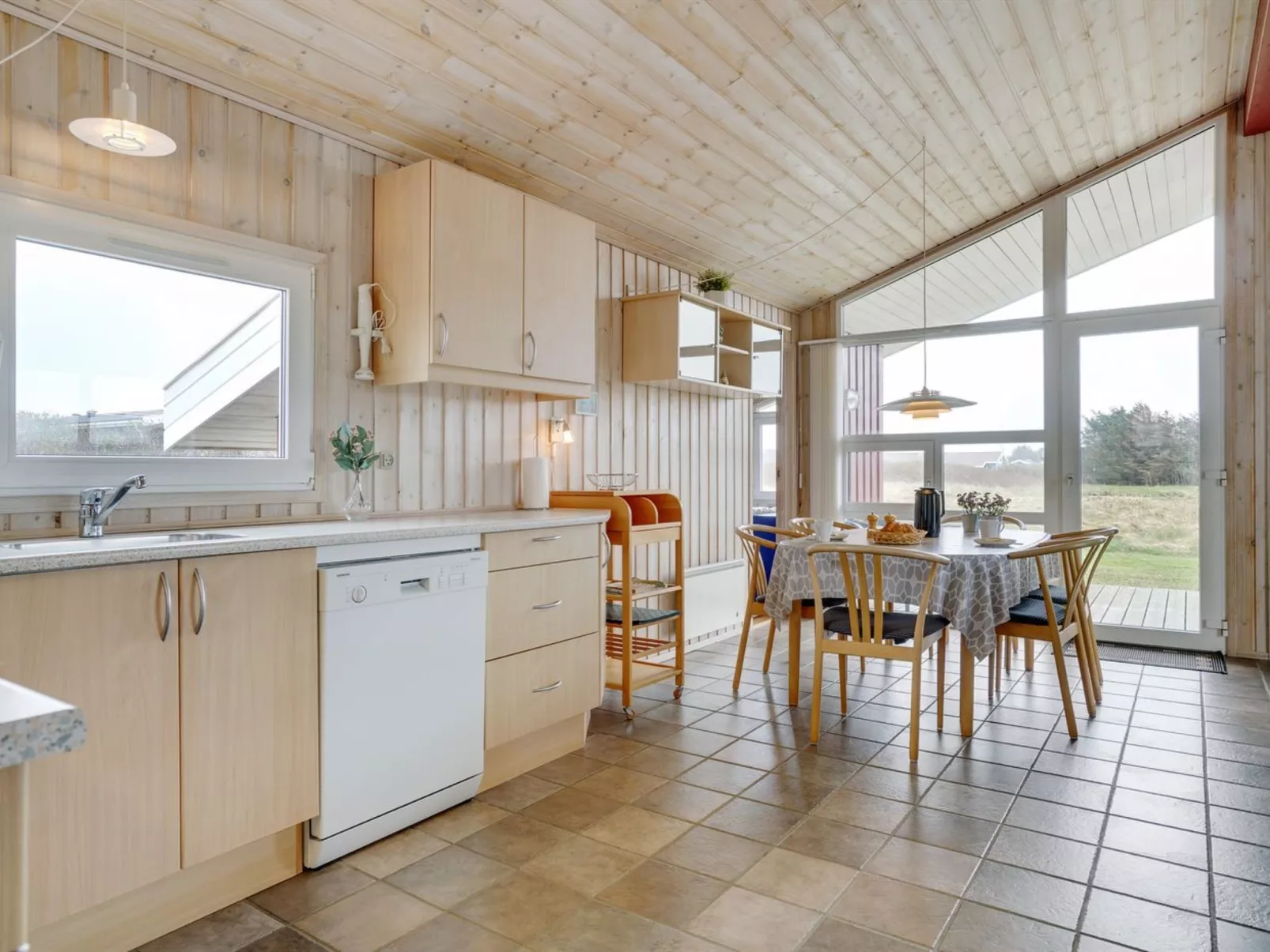 "Emi" - 250m from the sea-Binnen