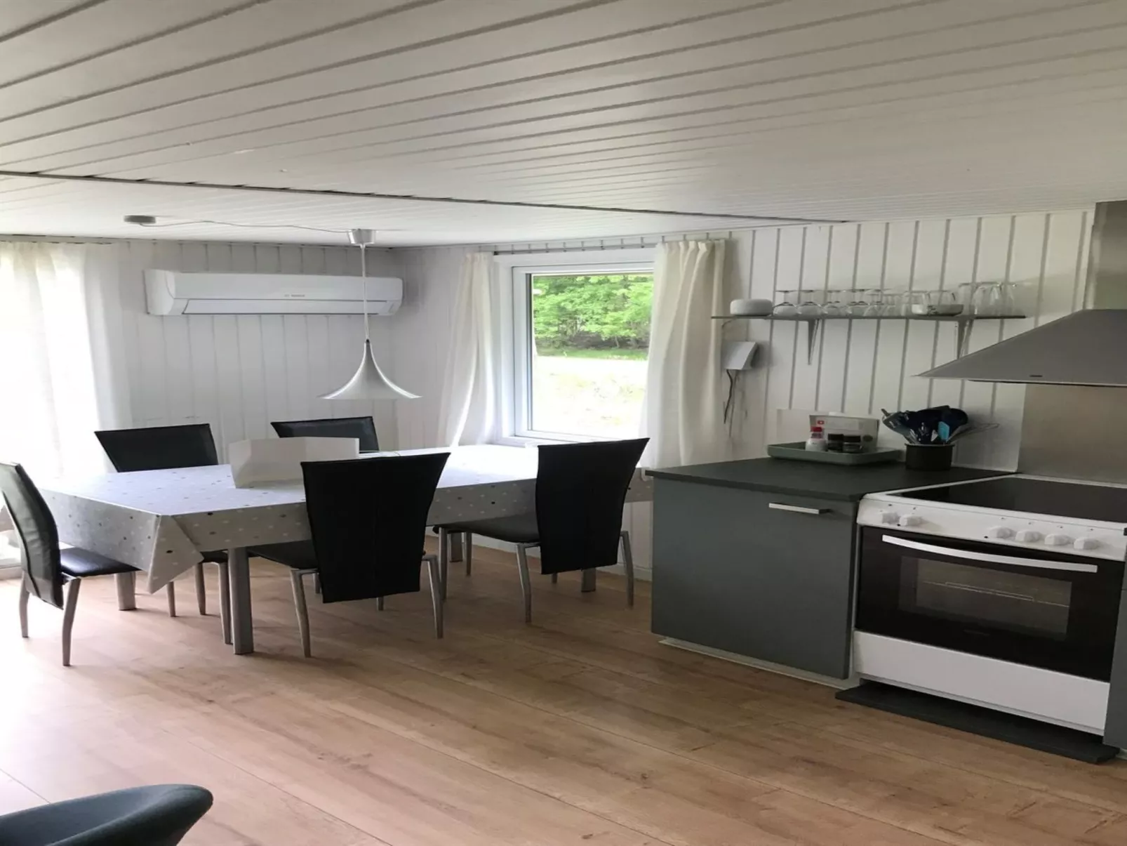 "Apoline" - 5km from the sea-Binnen