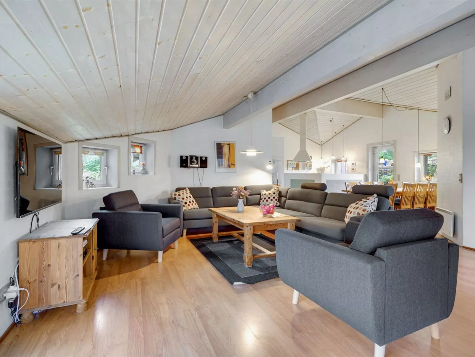 "Asdis" - 2.8km from the sea-Binnen