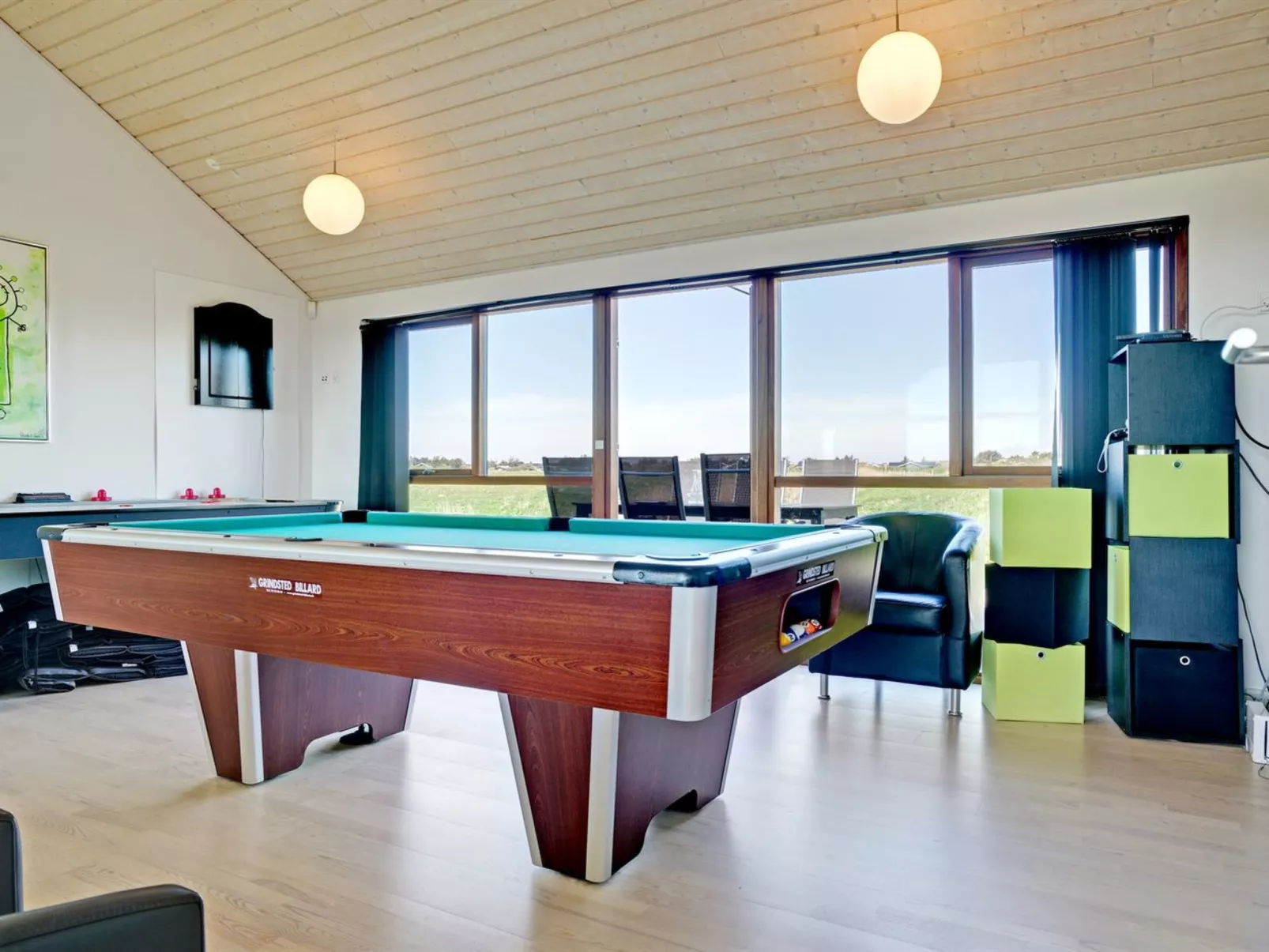 "Ilmatar" - 650m from the sea-Binnen