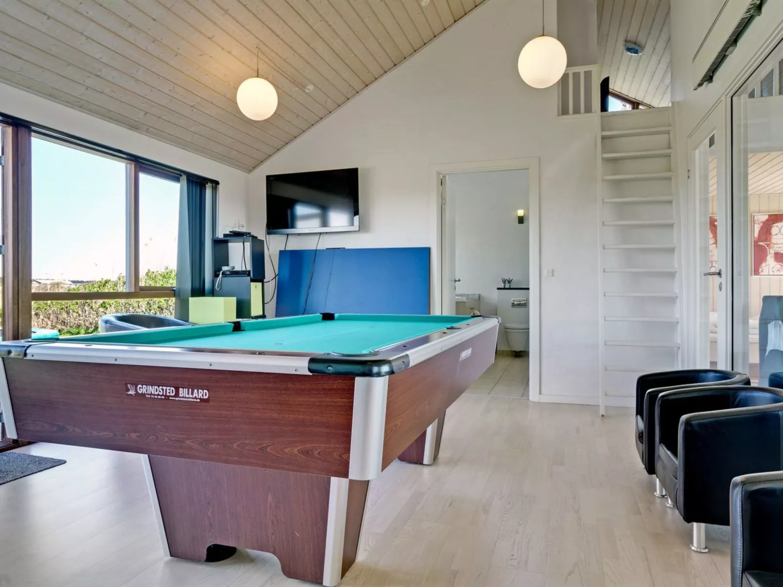 "Ilmatar" - 650m from the sea-Binnen