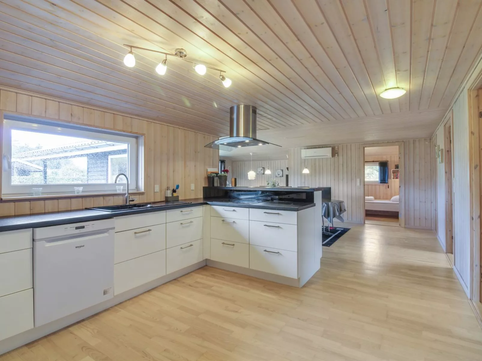 "Susan" - 600m from the sea-Binnen