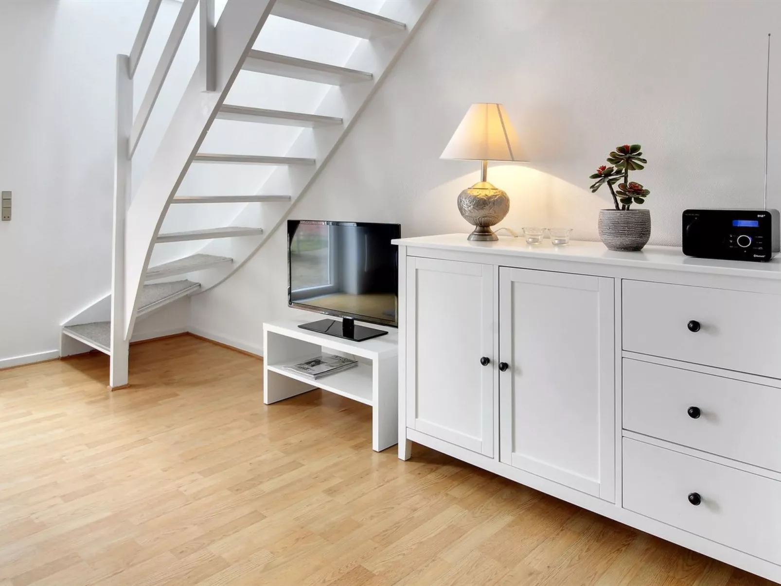 "Anelia" - 2.3km from the sea-Binnen